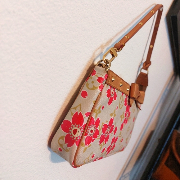 Louis Vuitton Cherry Blossom Pochette ❤️ - Picture 2 of 10